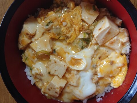 麻婆豆腐をリメイク☆麻婆豆腐卵とじ丼